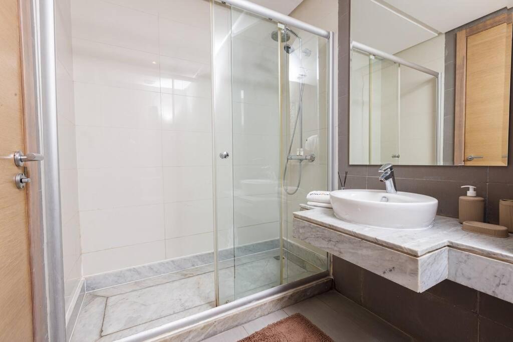 Elegant 2br In Hay - New Furnishings & Design * Temara